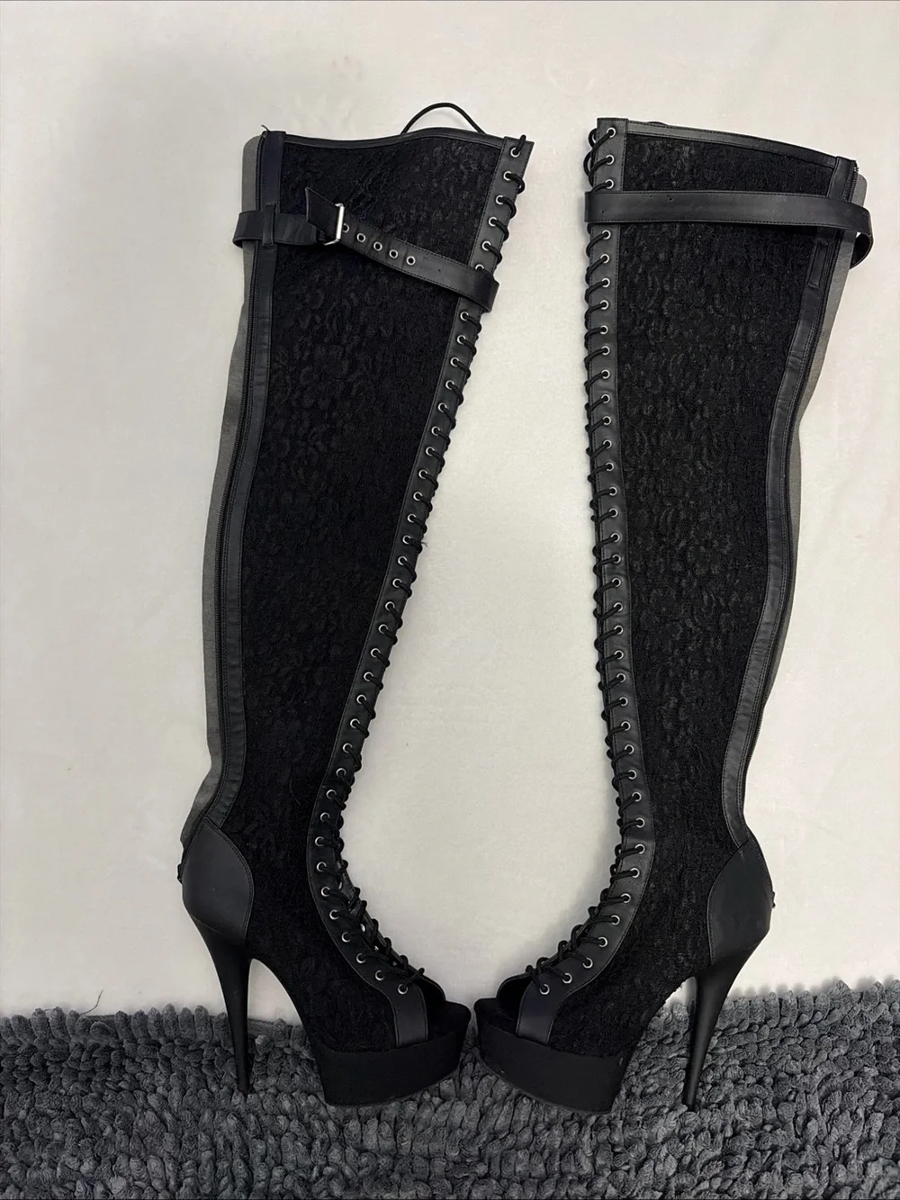 PLEASER DELIGHT Women's 6